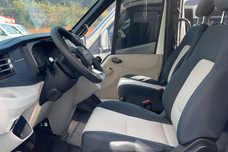 Used JMC Fushun 2025 2.0T 6MT Diesel Mid-Range Business-Class 9-Seater (Non-Commercial) Left Front Seat