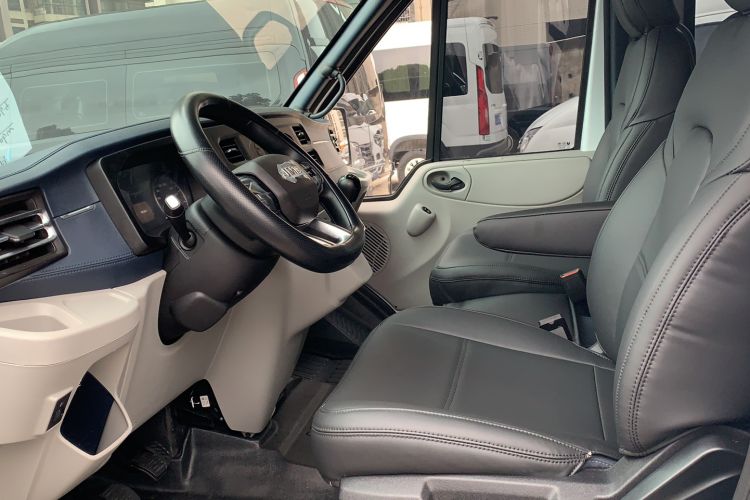 Used JMC Fushun 2025 2.0T 6MT Diesel Mid-Range Business-Class 9-Seater (Non-Commercial) Left Front Seat