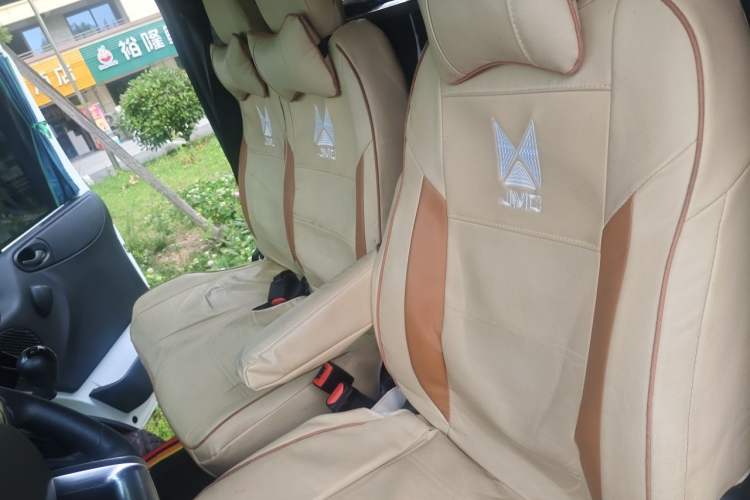Used JMC Fushun 2025 2.0T 6MT Diesel Extended-Wheelbase High-Roof Commercial Van—2/3 Seats Left Front Seat
