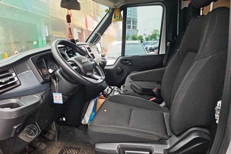 Used JMC Fushun 2025 2.0T 6MT Diesel Mid-Roof Mid-Height Commercial Multi-Purpose 7-Seater Passenger Vehicle Left Front Seat