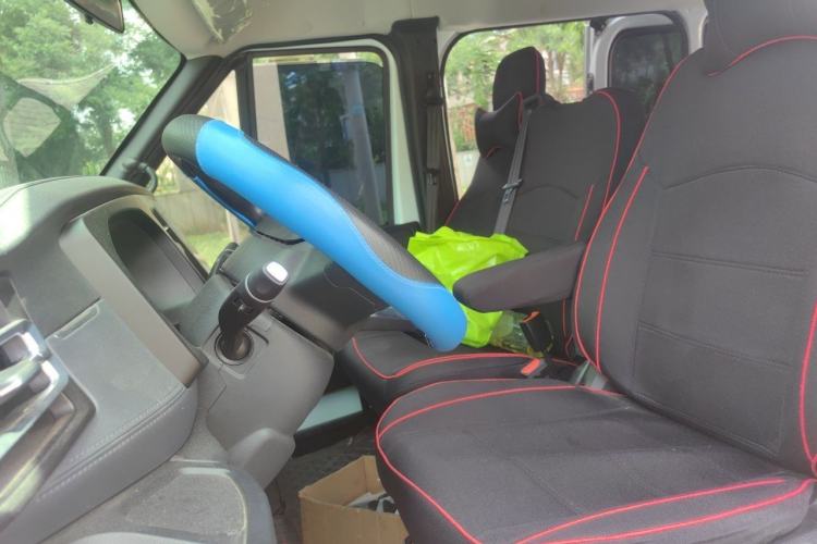 Used JMC Fushun 2025 2.0T 8AT Diesel Short Wheelbase Mid-Height Commercial Multi-Purpose Passenger Vehicle with 5/6 Seats Left Front Seat