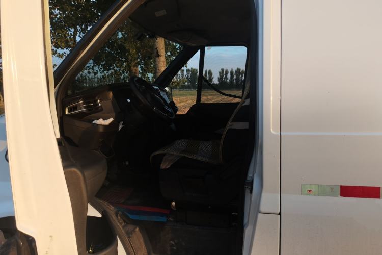 Used JMC Fushun 2025 2.0T 6MT Diesel Long-Wheelbase High-Roof Commercial Van – 2/3 Seats Left Front Seat