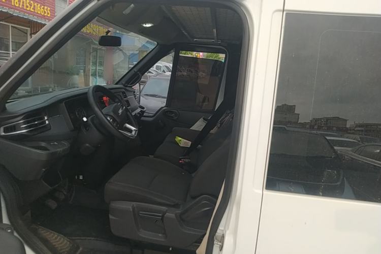 Used JMC Fushun 2025 2.0T 6MT Diesel Mid-Roof Mid-Height Commercial Multi-Purpose 7-Seater Passenger Vehicle Left Front Seat