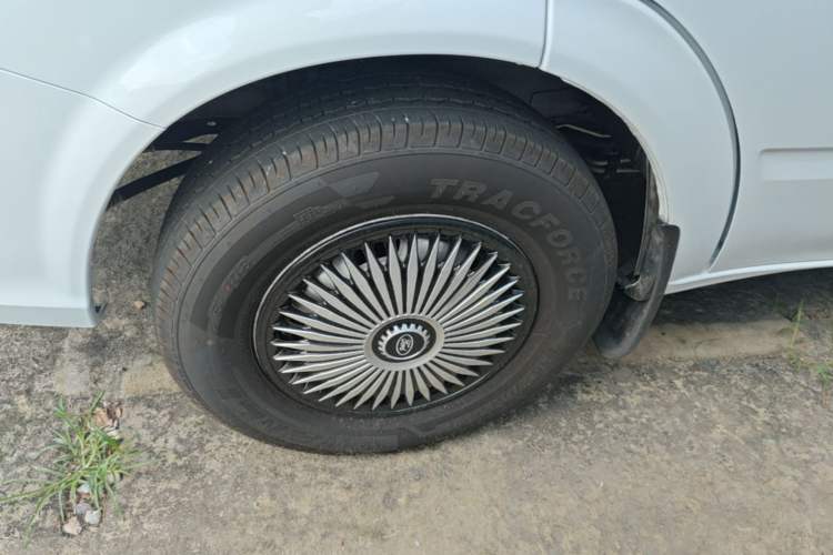Used JMC Fushun 2025 2.0T 8AT Diesel Mid-Range Mid-Height Business-Class 9-Seater (Non-Commercial) Left Front Wheel Hub