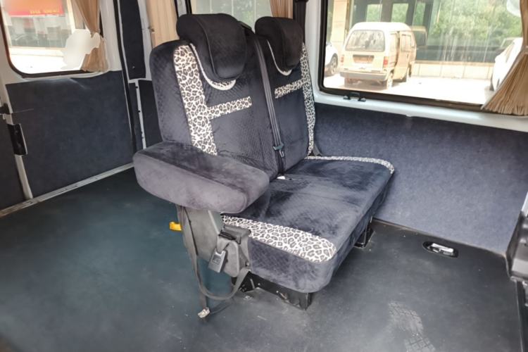 Used JMC Fushun 2025 2.0T 6MT Diesel Short-Wheelbase Low-Roof Commercial Multi-Purpose Passenger Vehicle with 5/6 Seats and Twin-Swing Tailgate Left Rear Seat