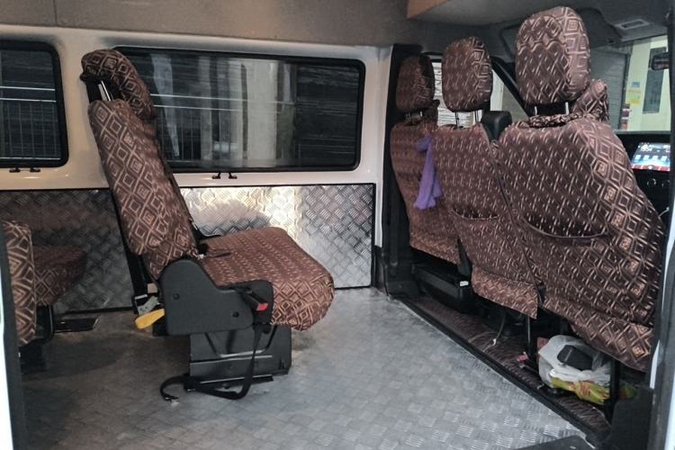 Used JMC Fushun 2025 2.0T 6MT Diesel Mid-Roof Mid-Height Commercial Multi-Purpose 7-Seater Passenger Vehicle Left Rear Seat