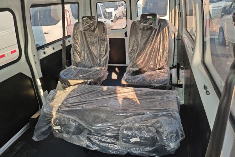 Used JMC Fushun 2025 2.0T 6MT Diesel Mid-Roof Mid-Height Commercial Multi-Purpose 7-Seater Passenger Vehicle Left Rear Seat