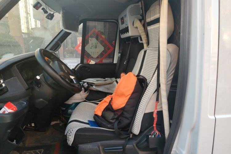 Used JMC Fushun 2025 2.0T Manual Diesel Long-Wheelbase High-Roof Heavy-Duty Version with 2/3 Seats Left Rear Seat
