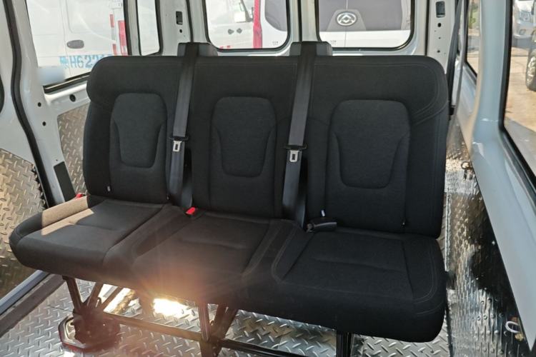 Used JMC Fushun 2025 2.0T 8AT Diesel Short Wheelbase Mid-Height Commercial Multi-Purpose Passenger Vehicle with 5/6 Seats Left Rear Seat