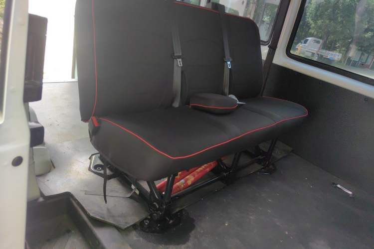 Used JMC Fushun 2025 2.0T 8AT Diesel Short Wheelbase Mid-Height Commercial Multi-Purpose Passenger Vehicle with 5/6 Seats Left Rear Seat