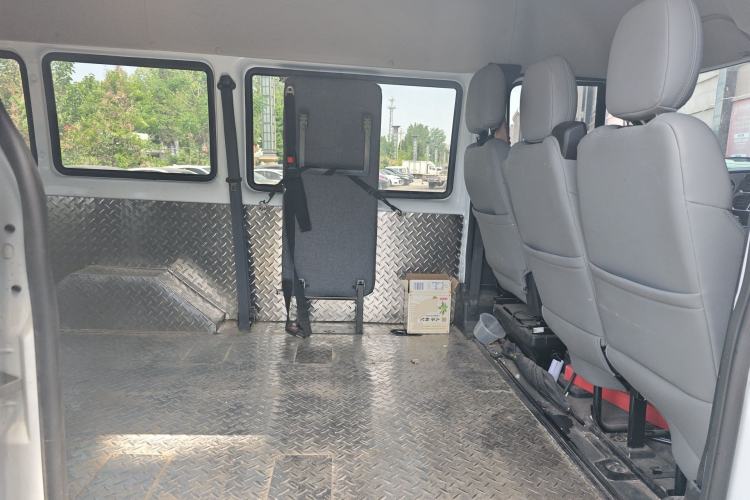 Used JMC Fushun 2025 2.0T 8AT Diesel Short Wheelbase Mid-Height Commercial Multi-Purpose Passenger Vehicle with 5/6 Seats Left Rear Seat