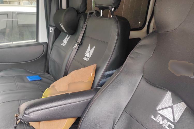 Used JMC Fushun 2025 2.0T 6MT Diesel Mid-Roof Mid-Height Commercial Multi-Purpose 7-Seater Passenger Vehicle Left Rear Seat