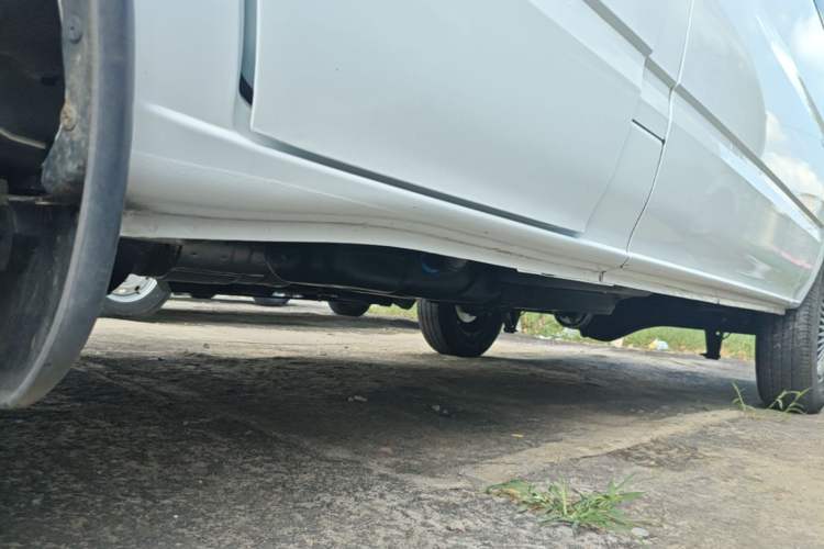 Used JMC Fushun 2025 2.0T 8AT Diesel Mid-Range Mid-Height Business-Class 9-Seater (Non-Commercial) Left Side Sill
