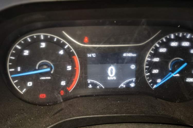 Used JMC Fushun 2025 2.0T 6MT Diesel Mid-Range Medium Roof Commercial & Transport-Focused Multi-Purpose Passenger Vehicle—5/6 Seats Odometer Close Up