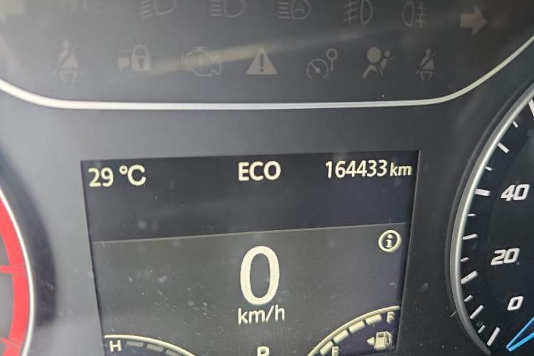 Used JMC Fushun 2025 2.0T 8AT Diesel Mid-Range Mid-Height Business-Class 9-Seater (Non-Commercial) Odometer Close Up