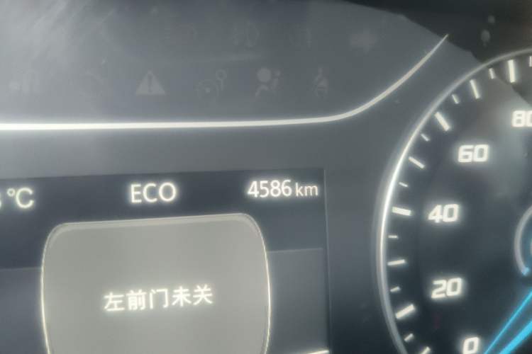 Used JMC Fushun 2025 2.0T 8AT Diesel Mid-Range Mid-Top Commercial Multi-Purpose 7-Seater Passenger Vehicle Odometer Close Up