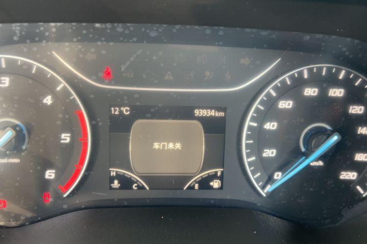 Used JMC Fushun 2025 2.0T 6MT Diesel Mid-Range Business-Class 9-Seater (Non-Commercial) Odometer Close Up