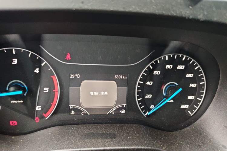 Used JMC Fushun 2025 2.0T 6MT Diesel Mid-Roof Mid-Height Commercial Multi-Purpose 7-Seater Passenger Vehicle Odometer Close Up