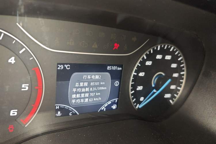 Used JMC Fushun 2025 2.0T 6MT Diesel Long-Wheelbase High-Roof Commercial Van – 2/3 Seats Odometer Close Up