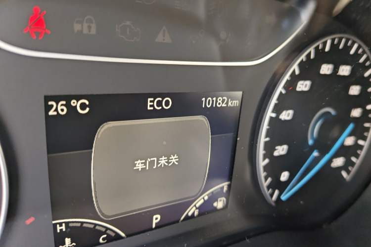 Used JMC Fushun 2025 2.0T 8AT Diesel Short-Wheelbase Low-Roof Commercial Multi-Purpose Passenger Vehicle with 5/6 Seats and Liftgate Tailgate Odometer Close Up