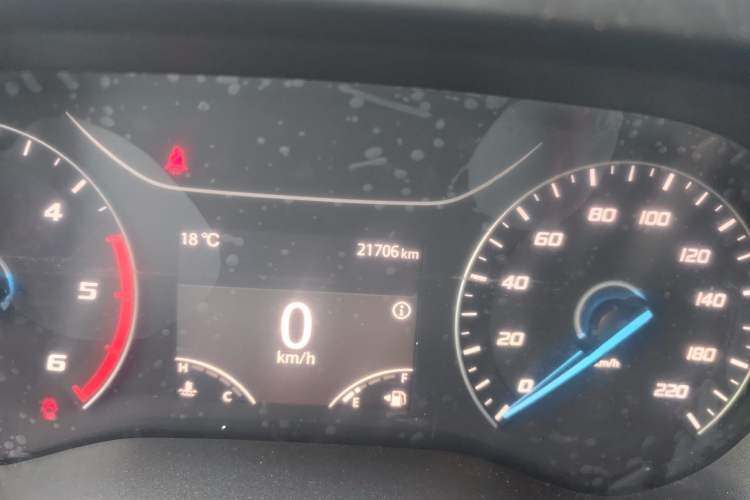 Used JMC Fushun 2025 2.0T 6MT Diesel Mid-Roof Mid-Height Commercial Multi-Purpose 7-Seater Passenger Vehicle Odometer Close Up