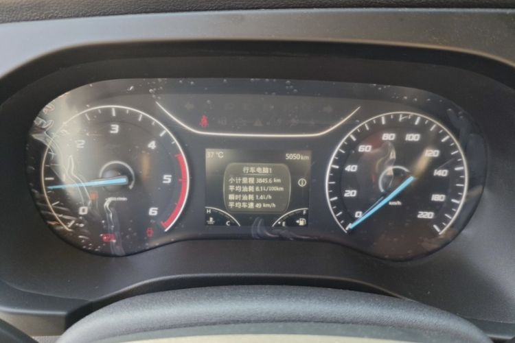 Used JMC Fushun 2025 2.0T 6MT Diesel Mid-Drive Mid-Roof Commercial Multi-Purpose 7-Seater Passenger Vehicle Odometer Close Up