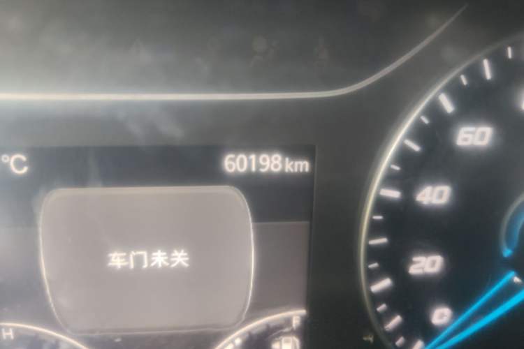 Used JMC Fushun 2025 2.0T 6MT Diesel Mid-Roof Mid-Height Commercial Multi-Purpose 7-Seater Passenger Vehicle Odometer Close Up