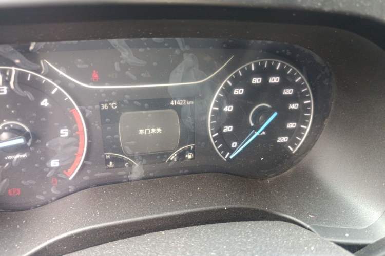 Used JMC Fushun 2025 2.0T 6MT Diesel Mid-Drive Mid-Roof Commercial Multi-Purpose 7-Seater Passenger Vehicle Odometer Close Up