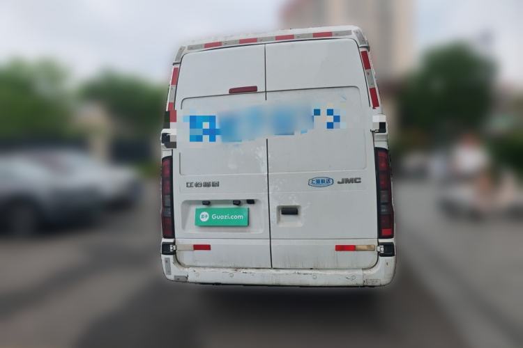 Used JMC Fushun 2025 2.0T 6MT Diesel Mid-Drive Mid-Roof Commercial Van with 2/3 Seats Rear