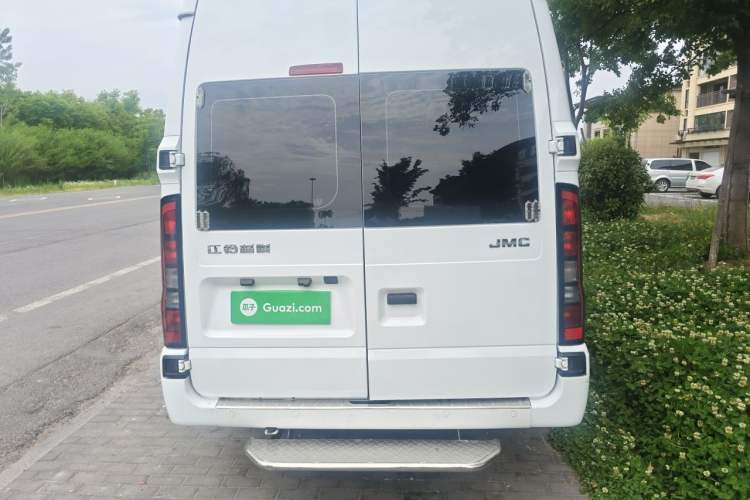 Used JMC Fushun 2025 2.0T 6MT Diesel Extended-Wheelbase High-Roof Commercial Van—2/3 Seats Rear