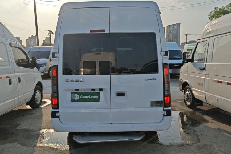 Used JMC Fushun 2025 2.0T 6MT Diesel Mid-Roof Mid-Height Commercial Multi-Purpose 7-Seater Passenger Vehicle Rear