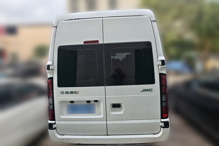 Used JMC Fushun 2025 2.0T 6MT Diesel Mid-Roof Mid-Height Commercial Multi-Purpose 7-Seater Passenger Vehicle Rear
