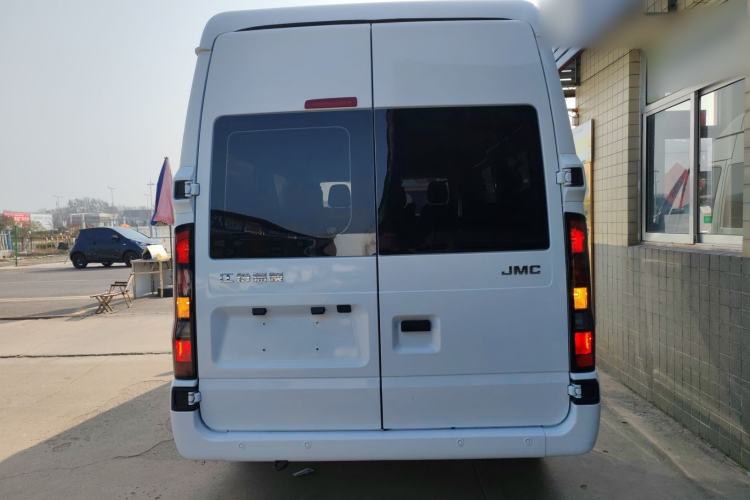 Used JMC Fushun 2025 2.0T 6MT Diesel Mid-Roof Mid-Height Commercial Multi-Purpose 7-Seater Passenger Vehicle Rear