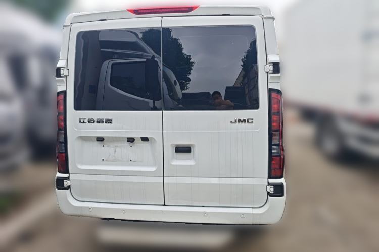 Used JMC Fushun 2025 2.0T 6MT Diesel Short-Wheelbase Low-Roof Commercial Multi-Purpose Passenger Vehicle with 5/6 Seats and Twin-Swing Tailgate Rear