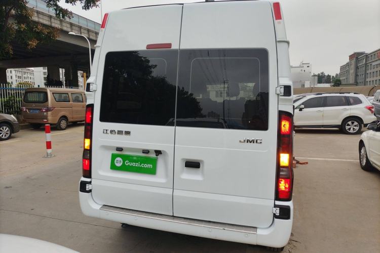 Used JMC Fushun 2025 2.0T 6MT Diesel Short-Wheelbase Mid-Roof Commercial Multi-Purpose Passenger Vehicle with 5/6 Seats Rear