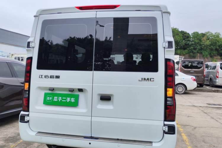 Used JMC Fushun 2025 2.0T 8AT Diesel Short-Wheelbase Low-Roof Commercial Multi-Purpose Passenger Vehicle with 5/6 Seats and Dual-Swing Tailgate Rear