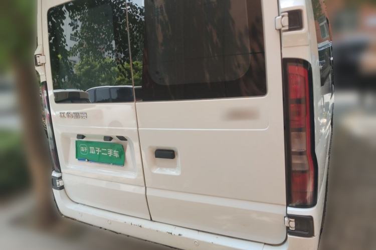 Used JMC Fushun 2025 2.0T 6MT Diesel Mid-Roof Mid-Height Commercial Multi-Purpose 7-Seater Passenger Vehicle Rear