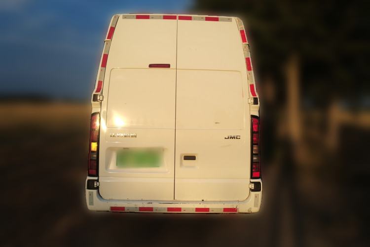 Used JMC Fushun 2025 2.0T 6MT Diesel Long-Wheelbase High-Roof Commercial Van – 2/3 Seats Rear