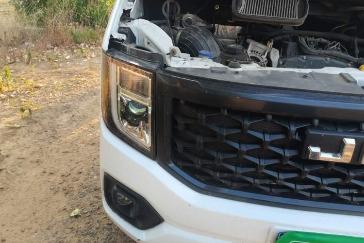 Used JMC Fushun 2025 2.0T 6MT Diesel Long-Wheelbase High-Roof Commercial Van – 2/3 Seats Right Front Headlight