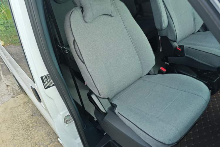 Used JMC Fushun 2025 2.0T 8AT Diesel Mid-Range Mid-Height Business-Class 9-Seater (Non-Commercial) Right Front Seat