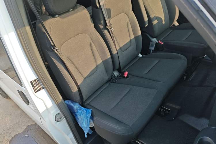 Used JMC Fushun 2025 2.0T 6MT Diesel Mid-Roof Mid-Height Commercial Multi-Purpose 7-Seater Passenger Vehicle Right Front Seat