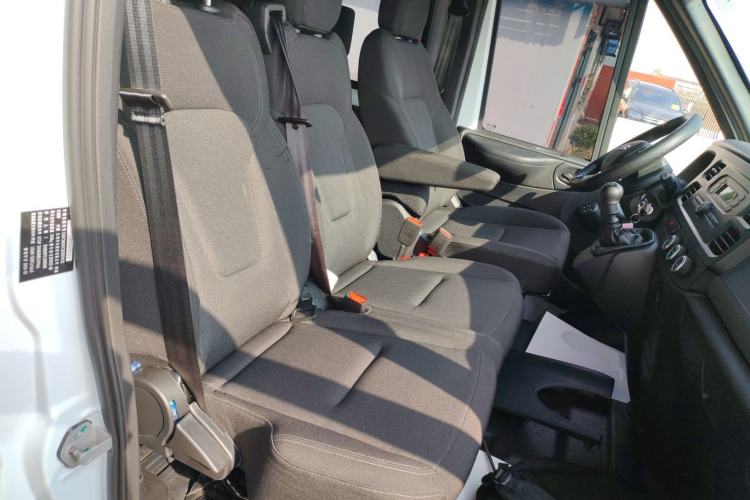 Used JMC Fushun 2025 2.0T 6MT Diesel Mid-Roof Mid-Height Commercial Multi-Purpose 7-Seater Passenger Vehicle Right Front Seat