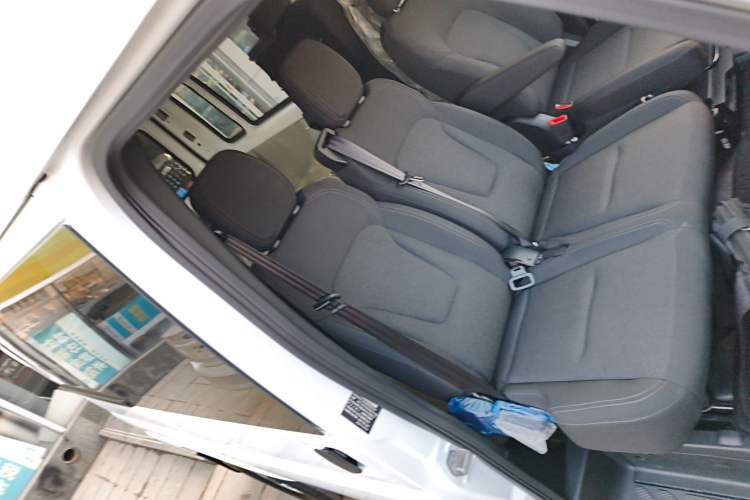 Used JMC Fushun 2025 2.0T 8AT Diesel Short-Wheelbase Mid-Top Commercial Multi-Purpose Passenger Vehicle with 5/6 Seats Right Front Seat