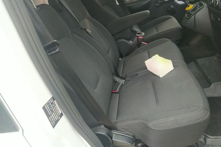 Used JMC Fushun 2025 2.0T 6MT Diesel Mid-Roof Mid-Height Commercial Multi-Purpose 7-Seater Passenger Vehicle Right Front Seat