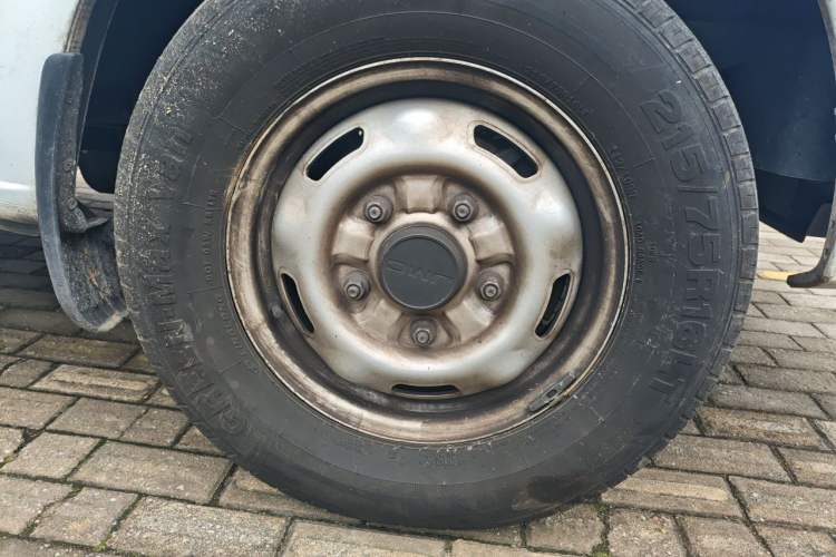 Used JMC Fushun 2025 2.0T 8AT Diesel Mid-Roof Mid-Height Business-Class 9-Seater (Non-Commercial) Right Front Wheel Hub