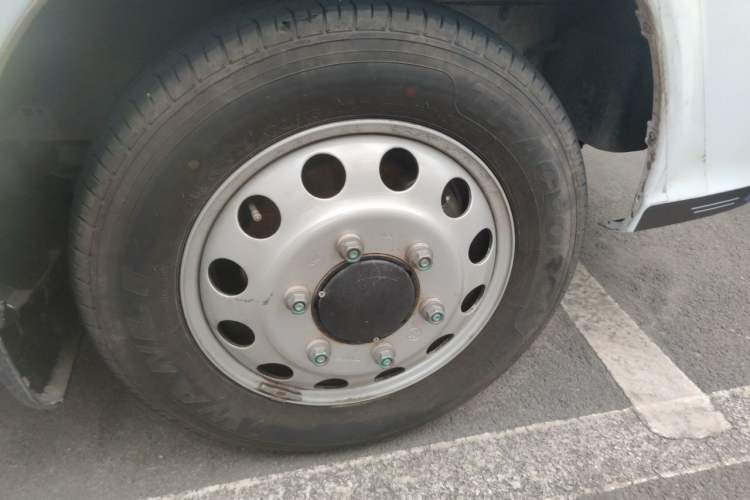 Used JMC Fushun  Right Front Wheel Hub