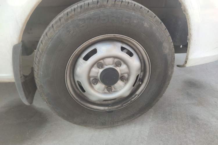 Used JMC Fushun  Right Front Wheel Hub