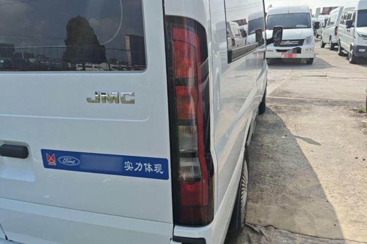 Used JMC Fushun 2025 2.0T 8AT Diesel Mid-Range Mid-Height Business-Class 9-Seater (Non-Commercial) Right Rear Taillight