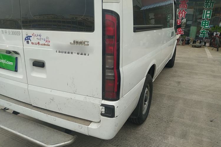 Used JMC Fushun 2025 2.0T 6MT Diesel Mid-Roof Mid-Height Commercial Multi-Purpose 7-Seater Passenger Vehicle Right Rear Taillight
