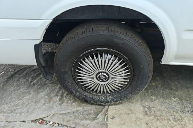 Used JMC Fushun 2025 2.0T 8AT Diesel Mid-Range Mid-Height Business-Class 9-Seater (Non-Commercial) Right Rear Wheel Hub